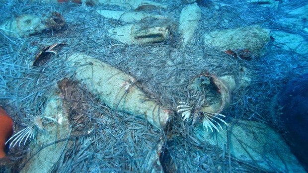 Algunas de las ánforas del barco naufragado