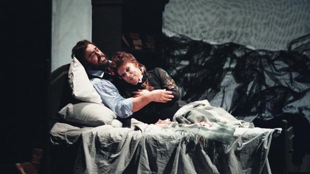 Luciano Pavarotti y Mirella Freni, en «La bohème», en Turín en 1997