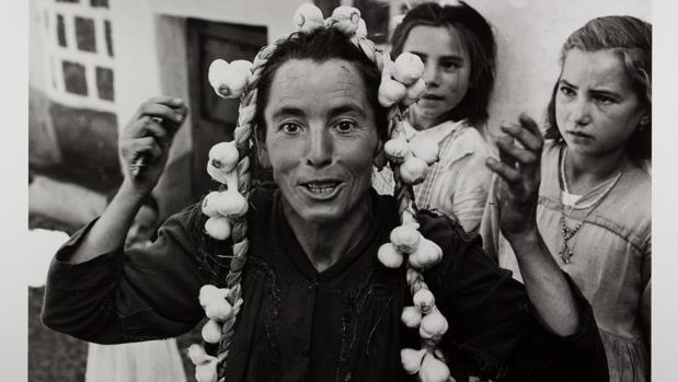 Una imagen de la serie «Caminando por las Urdes», de 1960.