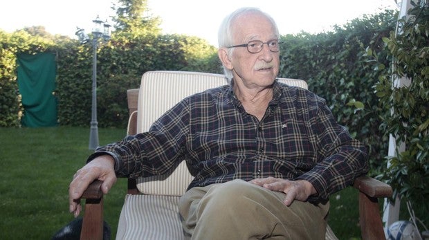 Antonio Escohotado ha rememorado en un libro sus andanzas ibicencas