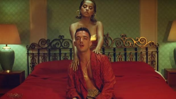 C.Tangana y Becky G en el videoclip «Booty»