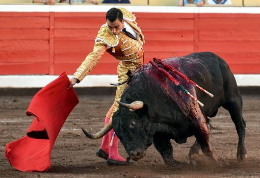 Derechazo del torero de Lorca
