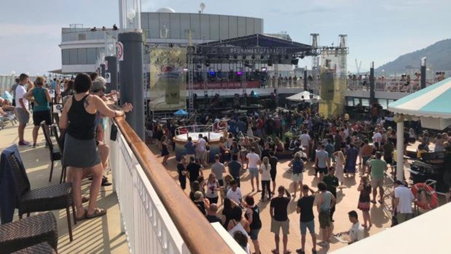 Bon Jovi zarpa de Barcelona en un crucero-festival con 2.000 fans