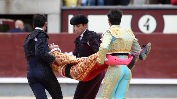 Gonzalo Caballero, en el momento de ser trasladado a la enfermería