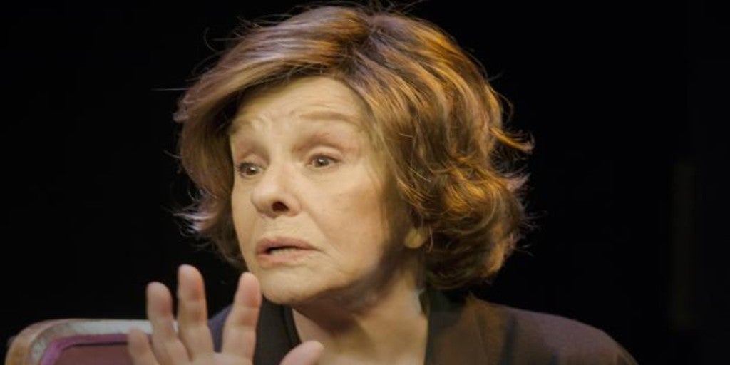 Lola Herrera abandona el escenario por culpa de un móvil