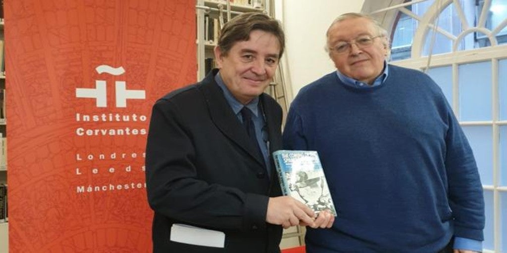 Paul Preston cede a la Caja de las Letras del Cervantes un ejemplar de su primera obra