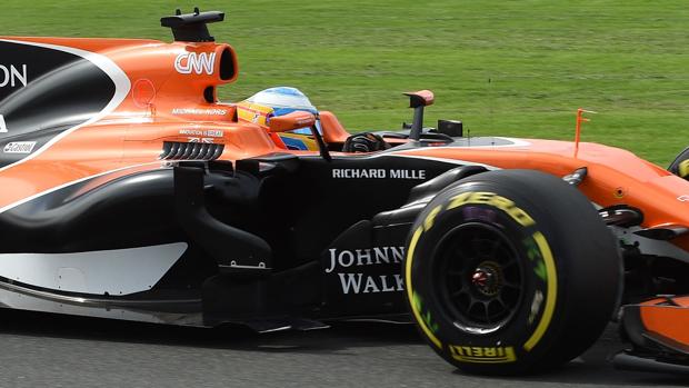 Fernando Alonso, durante los entrenamientos libres en Melbourne