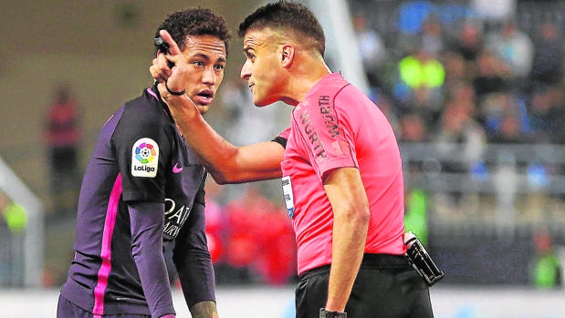 Las botas de Neymar ya son un problema
