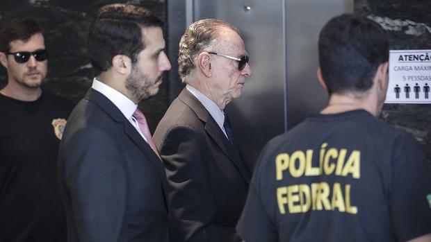 Carlos Nuzman llegando a la sede de la Policía Federal de Brasil