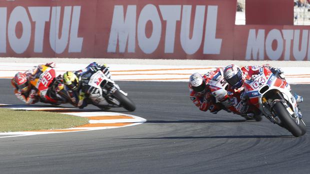 Dovizioso lidera en unos entrenamientos del Gran Premio de Valencia