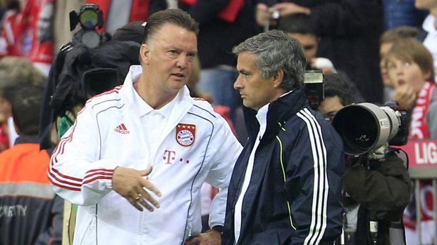 Van Gaal y Mourinho, durante un Byern-Real Madrid en 2010