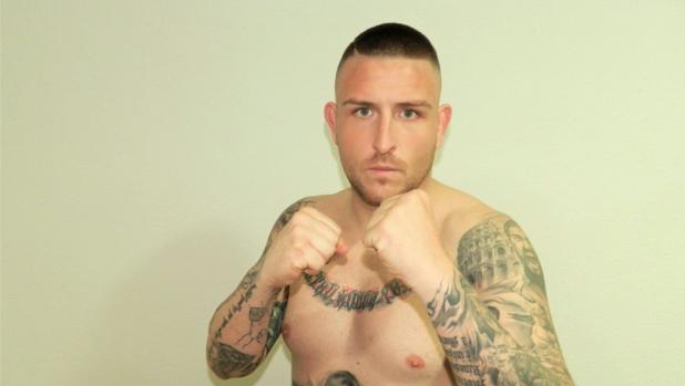 El luchador valenciano Agus está ante el reto de subirse a la jaula de M-1 Global en San Petesburgo (Rusia)