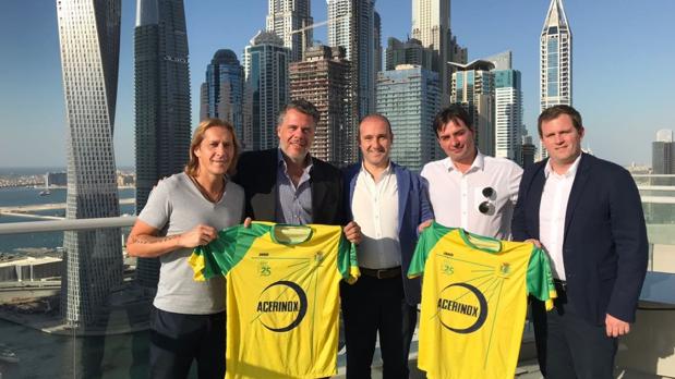 Salgado, Dana, Moya, Paul Collado, presidente del Gibraltar United, y David Díez, directivo del club gaditano