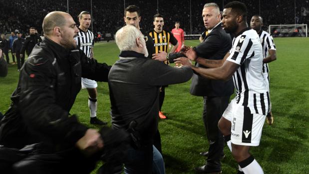 Ivan Savvidis, durante los incidentes en el PAOK-AEK