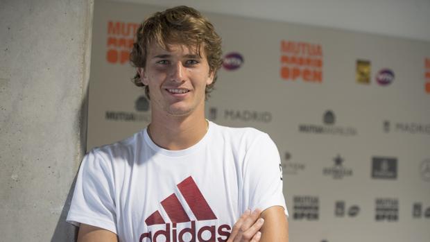 Alexander Zverev posa para ABC después de la entrevista