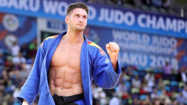 El español Nikoloz Sherazadishvili celebra la victoria tras la final del mundial de judo de Bakú