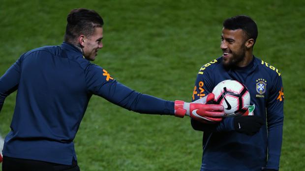 Rafinha durante un entrenamiento de la selección de Brasil