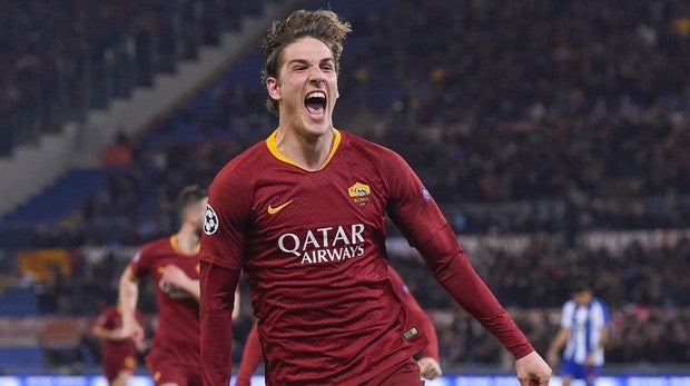 Nicolo Zaniolo celebra uno de sus dos goles en el Olímpico de Roma ante el Oporto