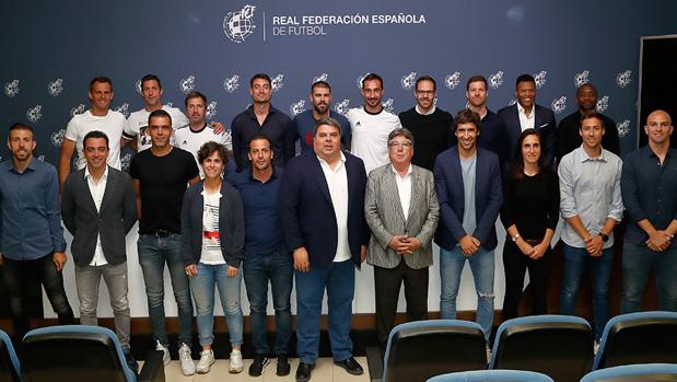 Raúl, Xavi, Valdés y Xabi Alonso, entre los nuevos entrenadores UEFA Pro