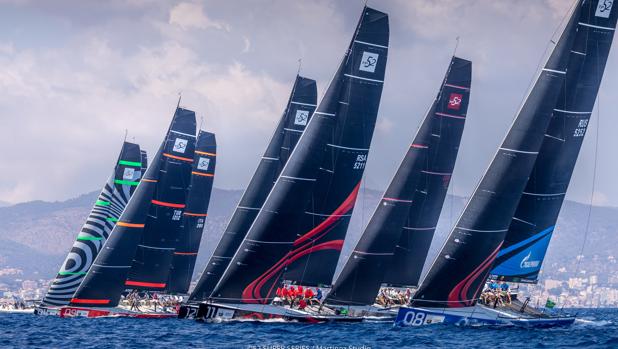 Salida de la regata de entrenamiento