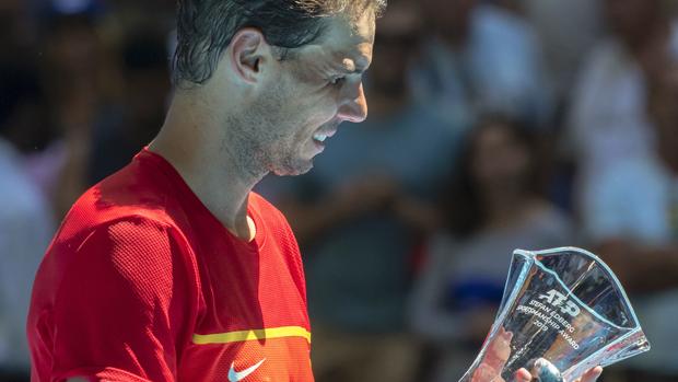 Nadal, con el trofeo al «fair play»