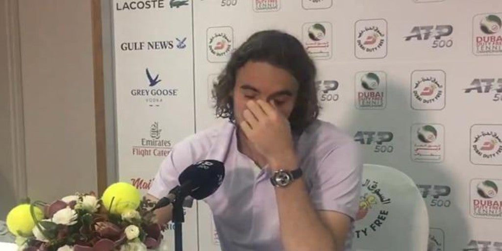 La madre de Tsitsipas pone a su hijo en su sitio en la sala de prensa