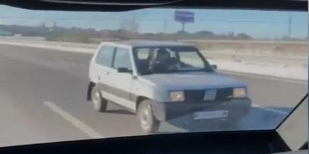 Al Entrenamiento Del Atletico En Un Fiat Panda