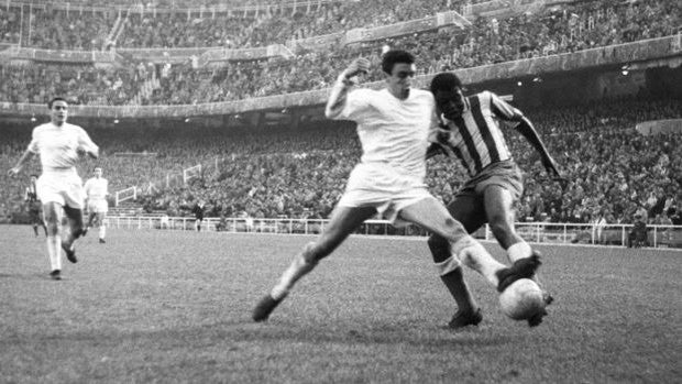 Pachín, en un partido con el Real Madrid