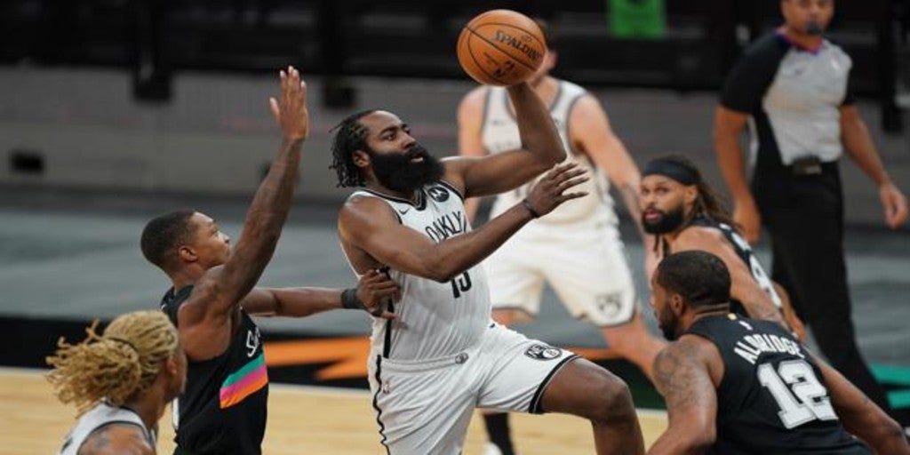 Harden firma un partido perfecto, inédito desde 1977