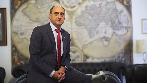 El presidente de la Real Liga Naval, Juan Díaz Cano