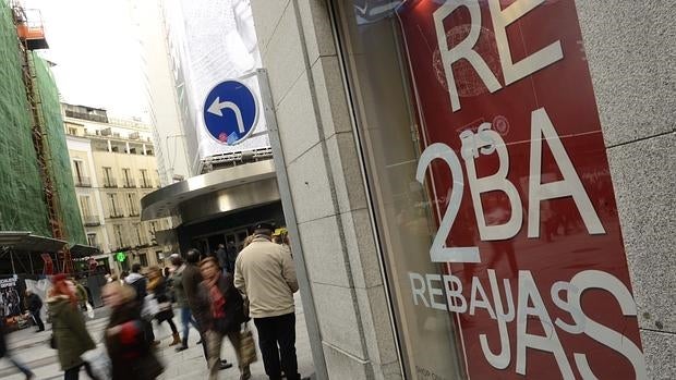 Rebajas en la madrileña calle Preciados