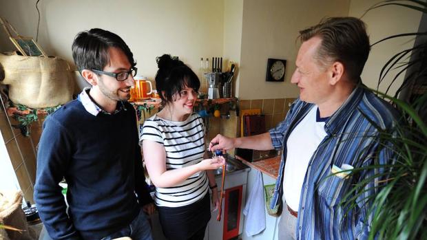 Un usuario compartiendo su vivienda por Airbnb