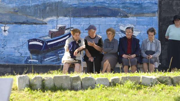 Jubilados en el municipio de Corme, en La Coruña