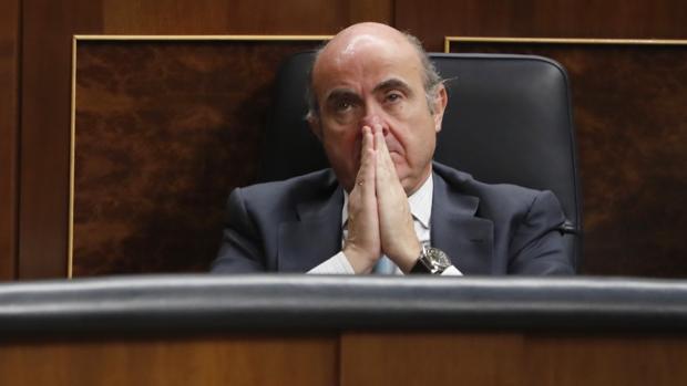 El ministro de Economía, Luis de Guindos, en el Congreso