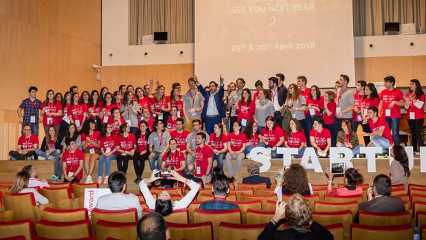Jóvenes asistentes a la convención de «Startup Olé»