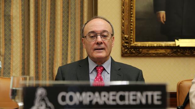 El gobernador del Banco de España, Luis María Linde, en su comparecencia ante el Congreso