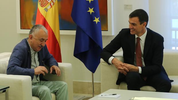 Pedro Sánchez, junto al secretario general de UGT, Pepe Álvarez