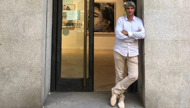 El prestigioso galerista, a las puertas de su sala en Claudio Coello, 28