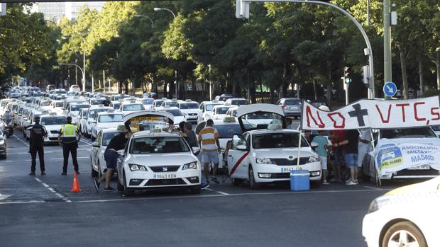 Los taxistas continuarán ocupando vías tan relevantes como La Castellana en Madrid o Gran Vía en Barcelona
