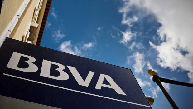 Un cartel del banco en una de sus oficinas