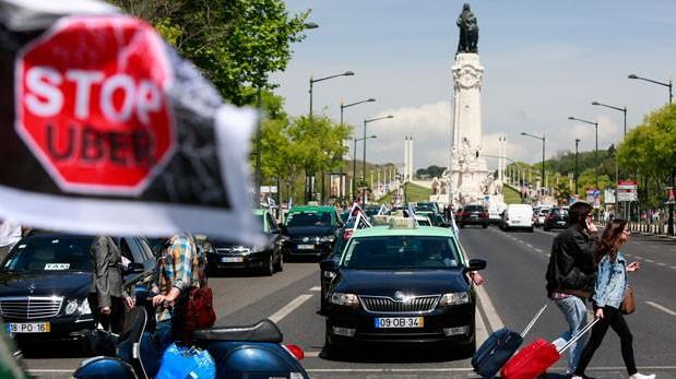 Los taxistas se concentran el miércoles 19 de septiembre para exigir que se anule la conocida «Ley Uber»