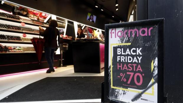 Comercio con descuentos por el «Black Friday»