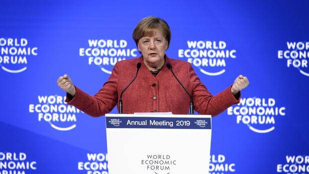 Angela Merkel ha defendido una vez más el libre comercio en Davos