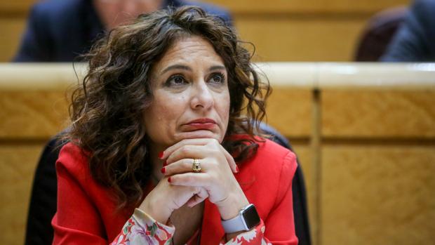 La ministra de Hacienda, María Jesús Montero, durante un Pleno del Senado