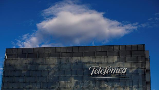 La operadora española anunció ayer la venta de tres filiales a Millicom por unos 1.455 millones, con lo que completa la desinversión en Centroamérica