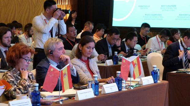 La ministra Reyes Maroto, en el primer Foro España-China sobre el coche eléctrico
