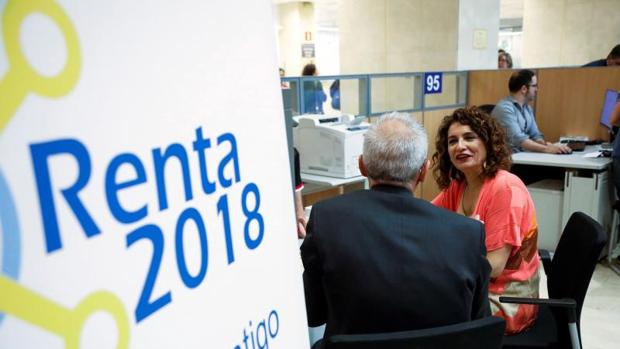 La ministra de Hacienda durante una visita a la Delegación Especial de la Agencia Tributaria en Madrid