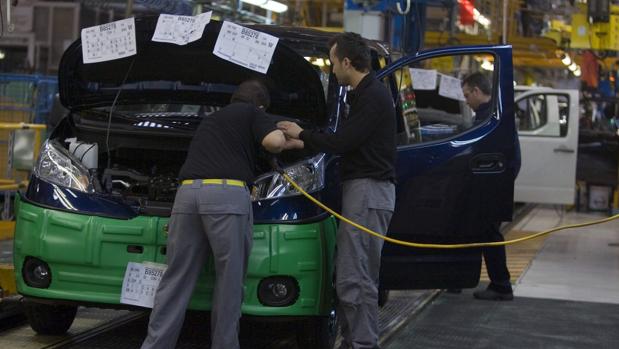Trabajadores de Nissan en Barcelona, en una foto de archivo de 2009