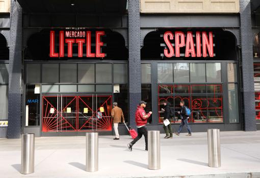 El mercado y restaurante de comida española, Mercado Little Spain, en la ciudad de Nueva York