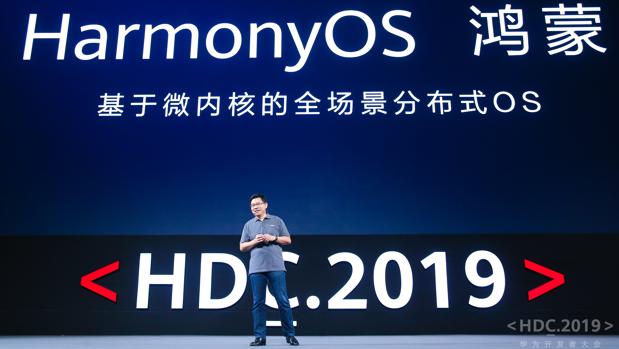 Richard Yu, responsable del Negocio de Consumo de Huawei, presentó el sistema operativo Harmony en una conferencia de programadores en China